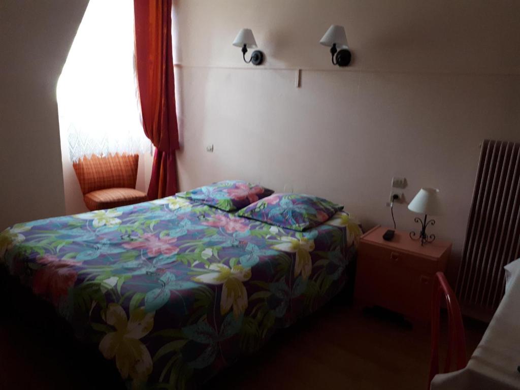 Postel nebo postele na pokoji v ubytování Aux Deux Clefs
