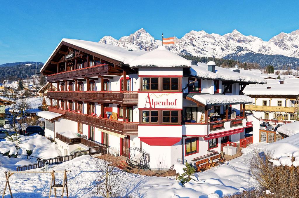 Nespecifikovaný výhled na hory nebo výhled na hory při pohledu z hotelu