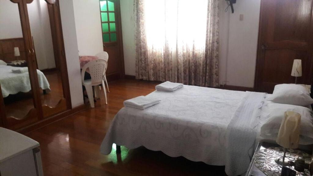 Postel nebo postele na pokoji v ubytování Hostal Camiluz