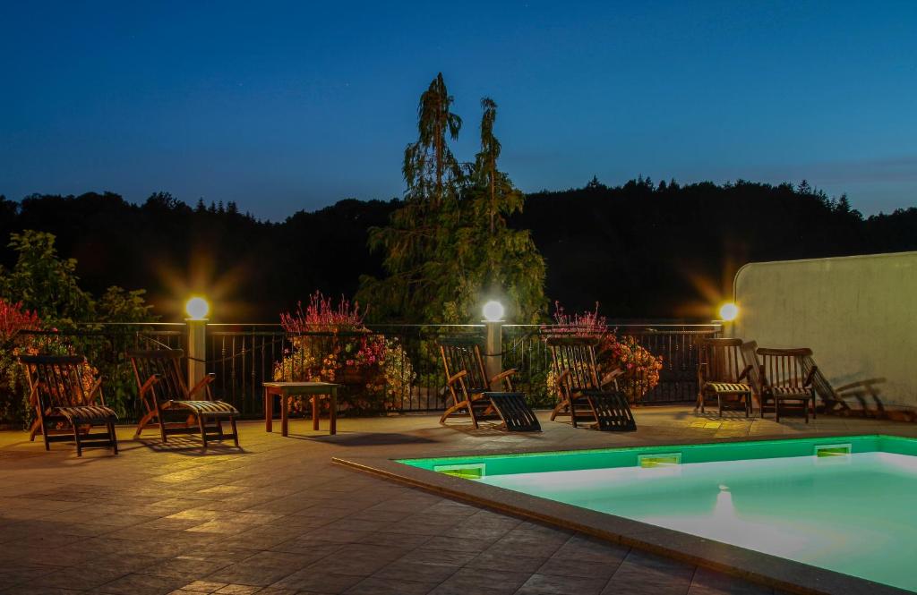 Bazén v ubytování Tourist farm Pri Andrejevih nebo v jeho okolí