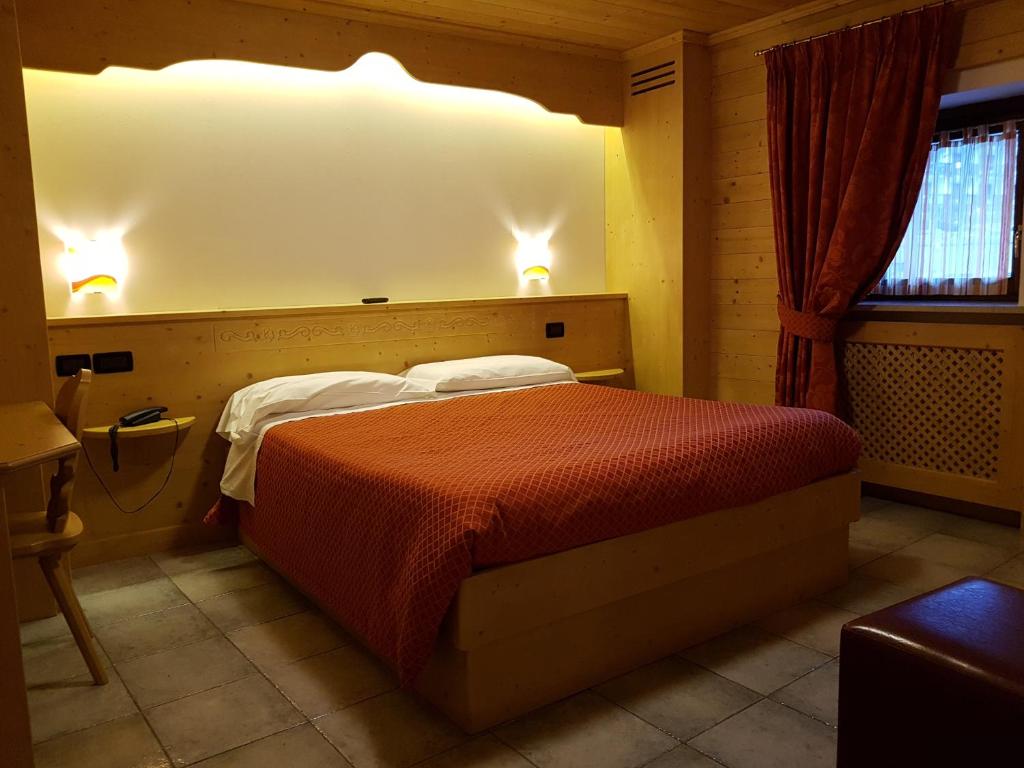 Postel nebo postele na pokoji v ubytování Hotel Raibl e Appartamenti