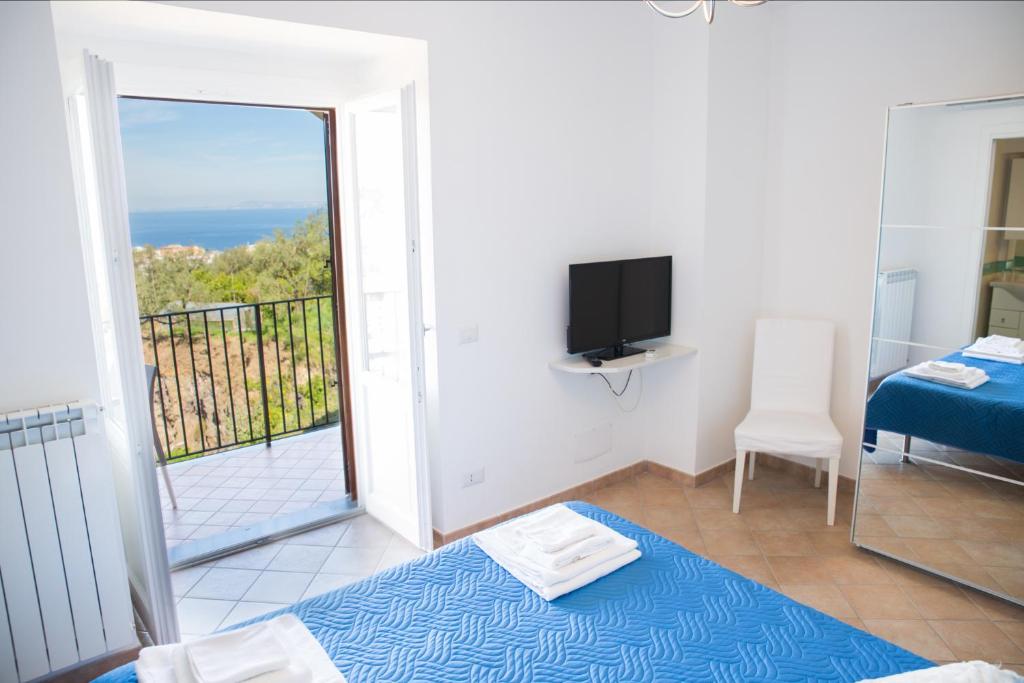 Postel nebo postele na pokoji v ubytování Lemon Flats Sorrento