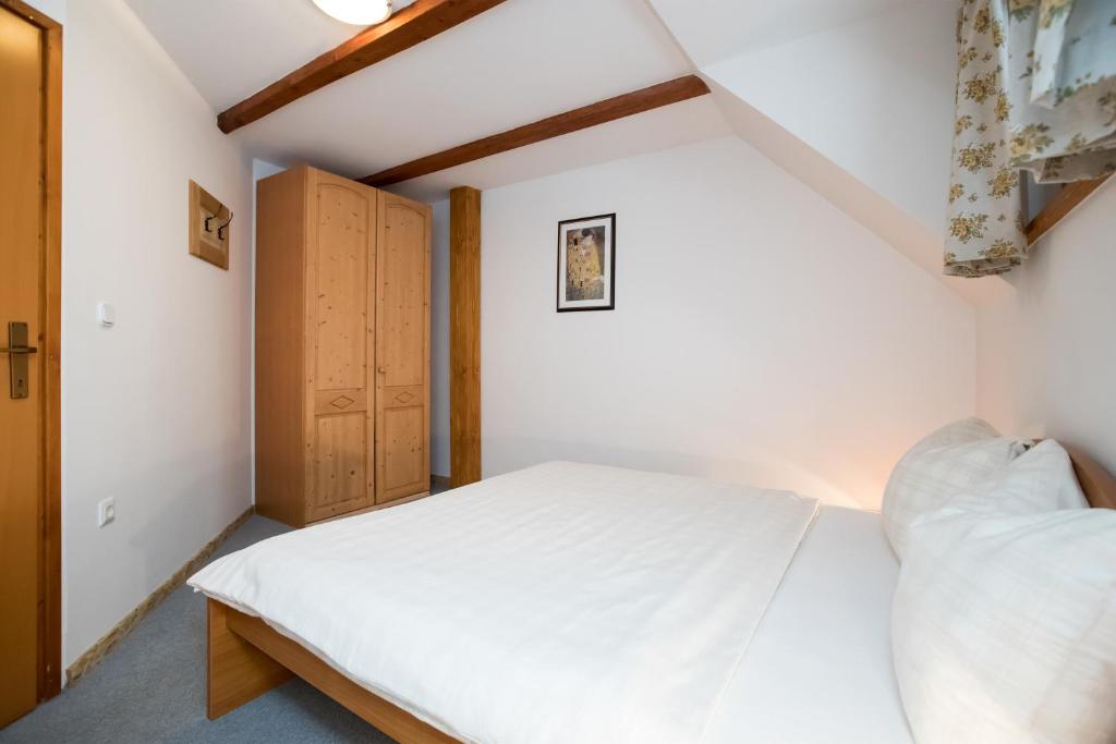 Postel nebo postele na pokoji v ubytování Apartments Markež