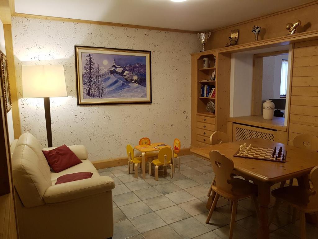 Posezení v ubytování Hotel Raibl e Appartamenti