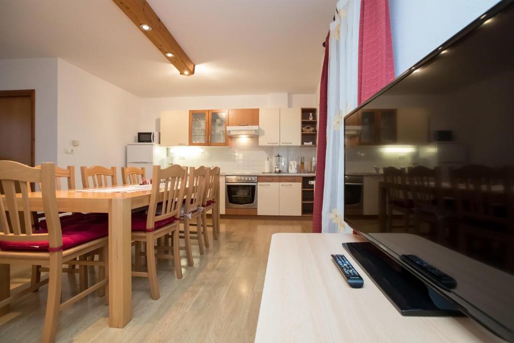 Kuchyň nebo kuchyňský kout v ubytování Apartments Markež