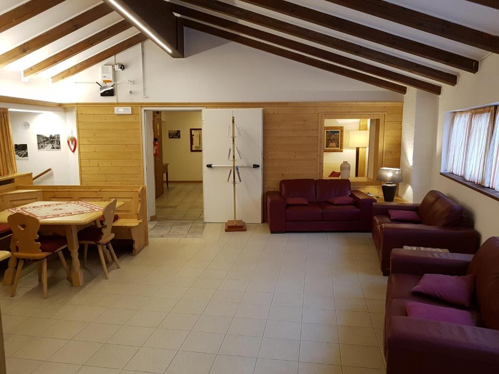 Posezení v ubytování Hotel Raibl e Appartamenti