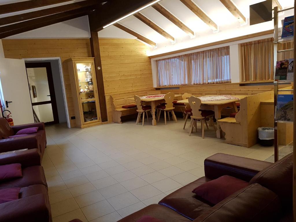 Posezení v ubytování Hotel Raibl e Appartamenti