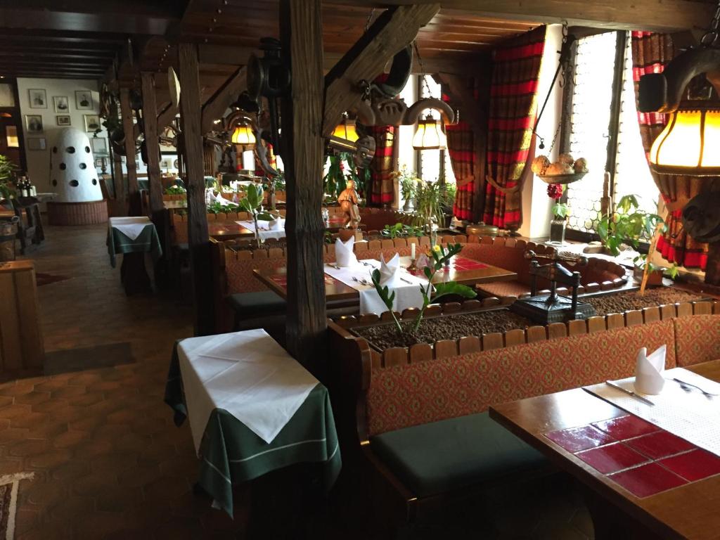 Restaurace v ubytování Hotel-Gasthof Zum Weyssen Rössle