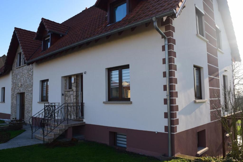 Le Gîte de Maya - Three-Bedroom House