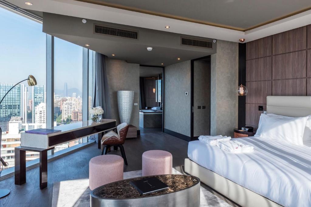Postel nebo postele na pokoji v ubytování Icon Hotel