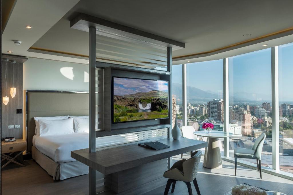 TV a/nebo společenská místnost v ubytování Icon Hotel