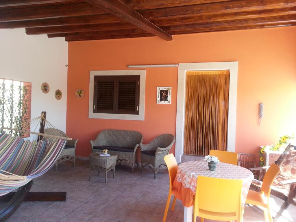 A seating area at Casa di Lory Bruca