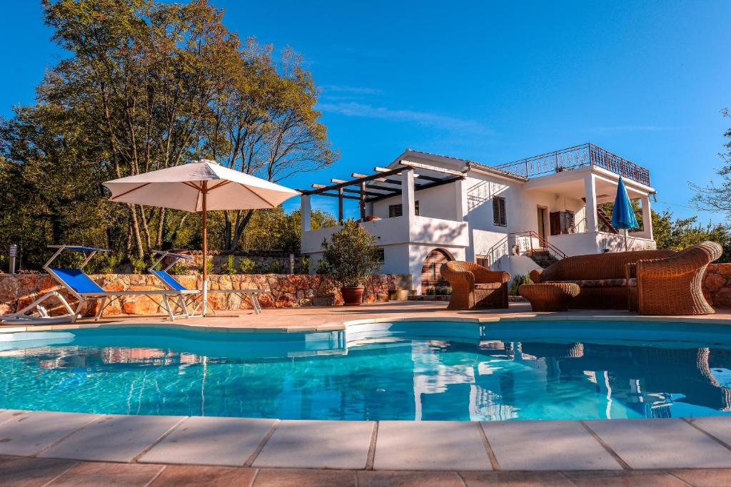 Swimmingpoolen hos eller tæt på Villa Saint Vid