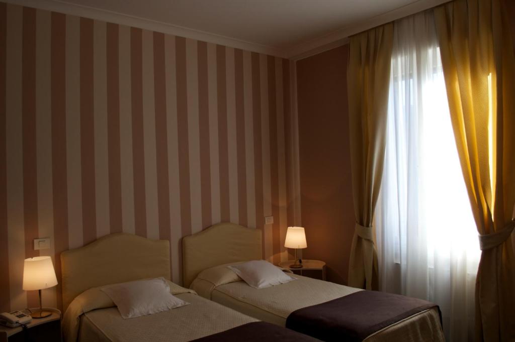 Postel nebo postele na pokoji v ubytování Hotel Colombia