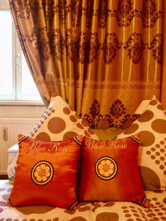 Postel nebo postele na pokoji v ubytování Blue Rose Apartman