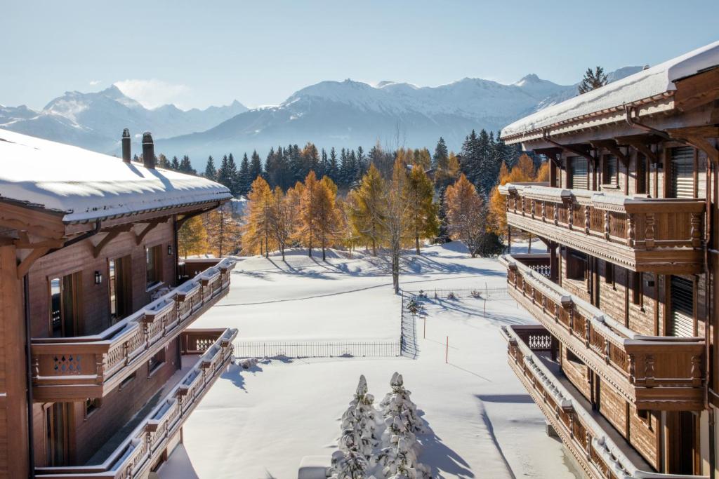 Nespecifikovaný výhled na hory nebo výhled na hory při pohledu z hotelu