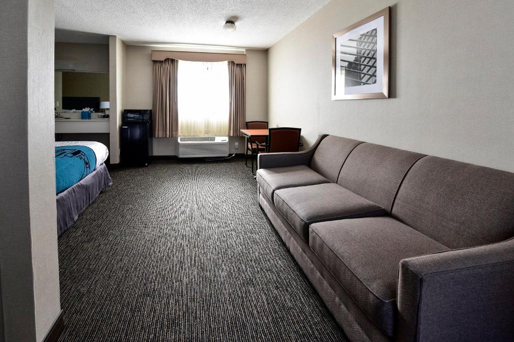 City Center Inn and Suites - 