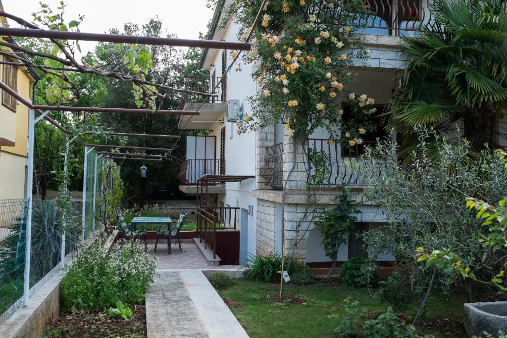 Zahrada ubytování Apartment Dani