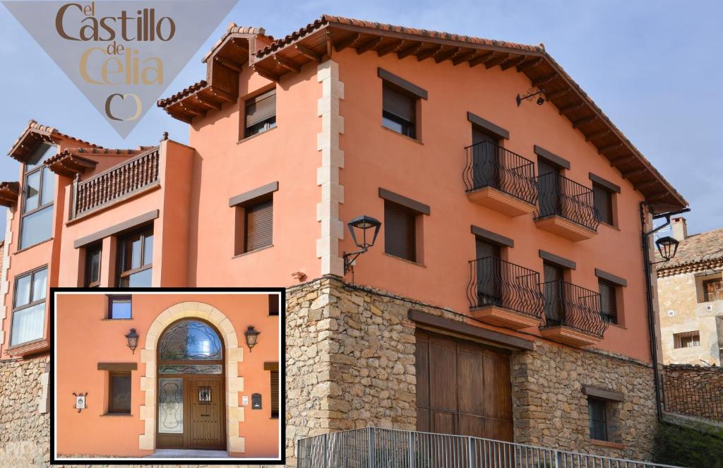 Edificio grande de color naranja con puerta y balcón en El Castillo de Celia en Cubla