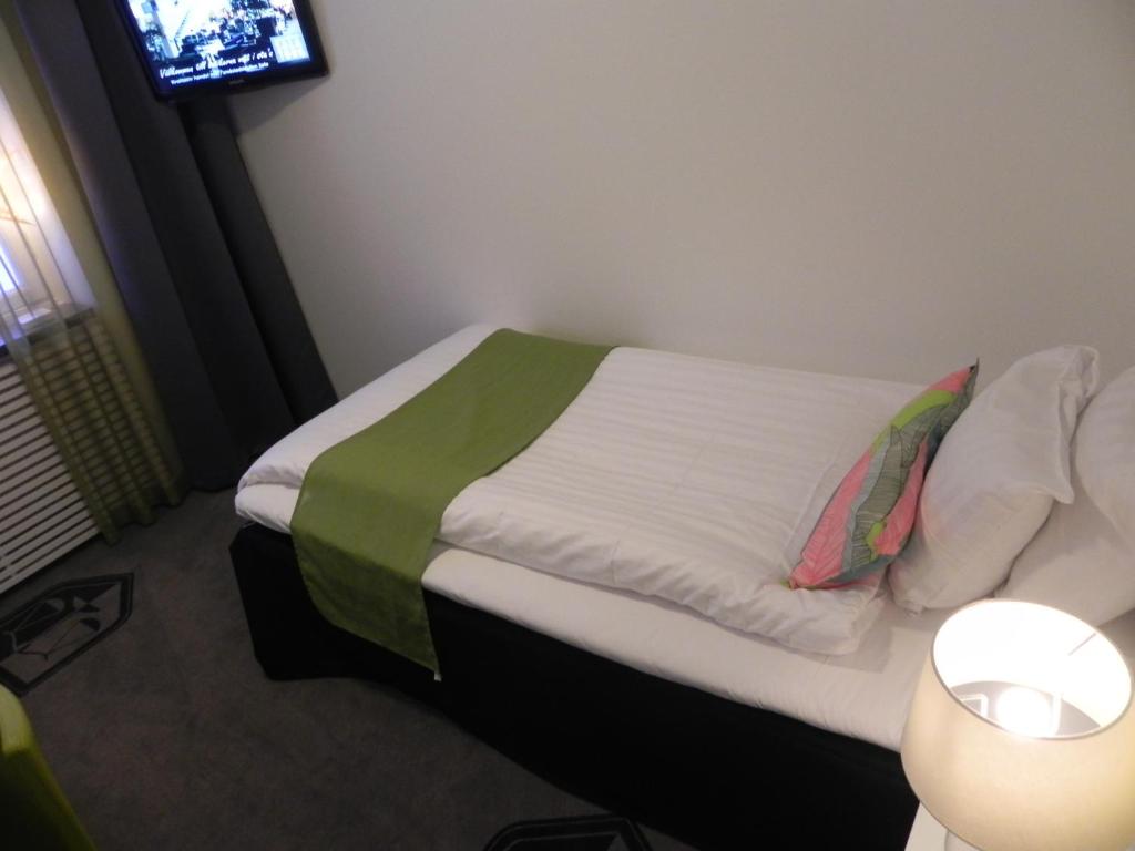 Postel nebo postele na pokoji v ubytování Hotell Tinget