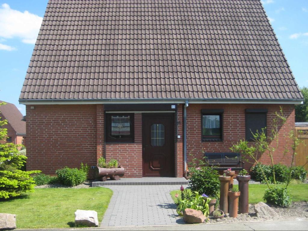 a red brick house with a black roof at BUE - Ferienhaus Helmcke in Büsum