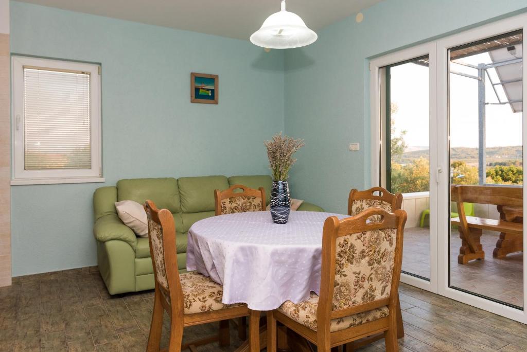 Posedenie v ubytovaní Villa Solitude