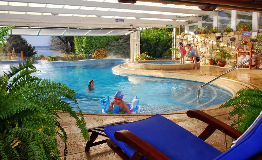 A piscina localizada em Nido del Cóndor Hotel & Spa ou nos arredores