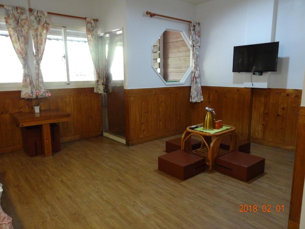 TV a/nebo společenská místnost v ubytování Shan Shui-Yuan Vege Guest House