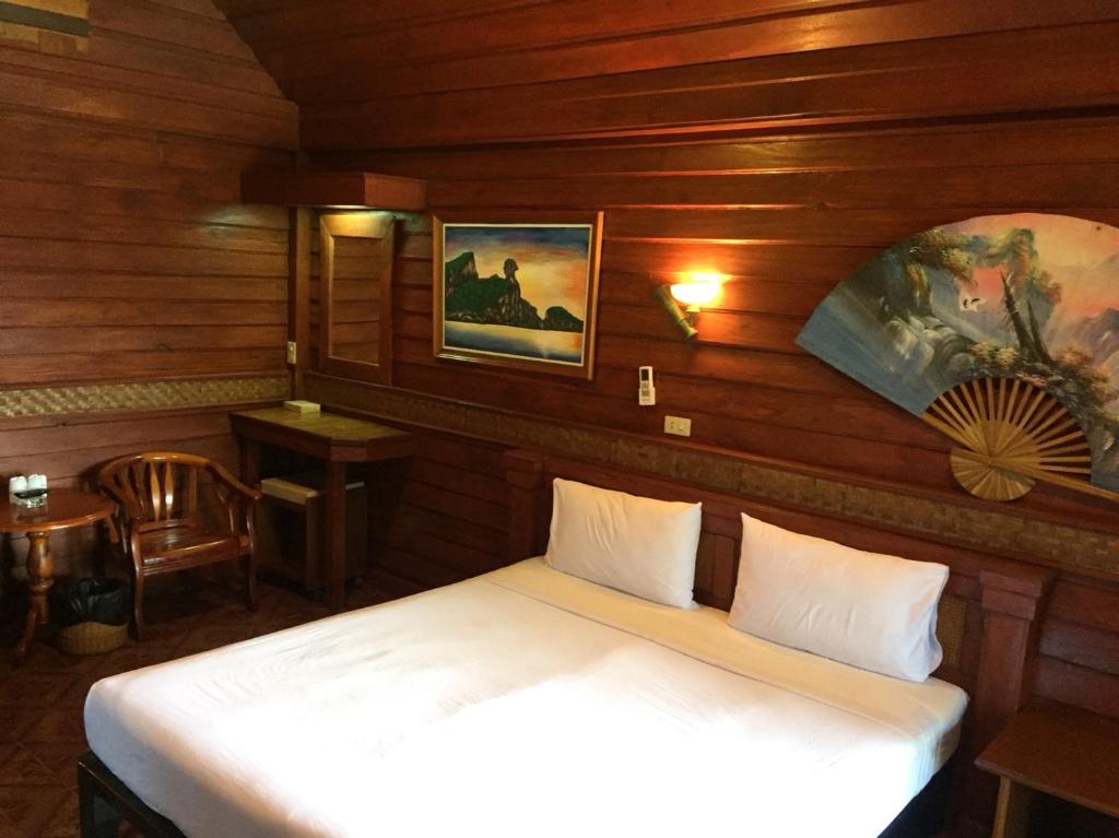 Postel nebo postele na pokoji v ubytování Railay Viewpoint Resort