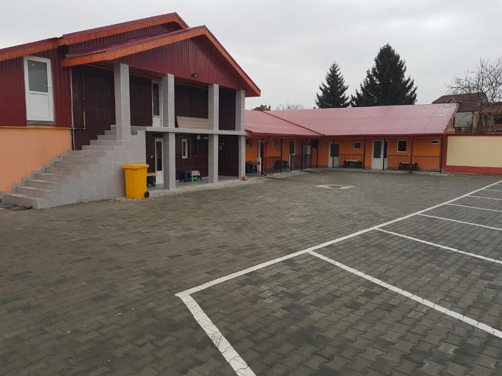 Tenis a/nebo squash v ubytování Hanul Lui Ionut nebo okolí