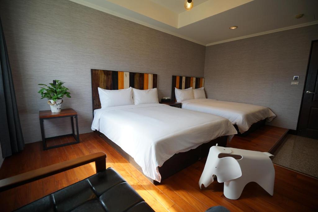 The 192 Inn - Family Room With 2 Double Beds