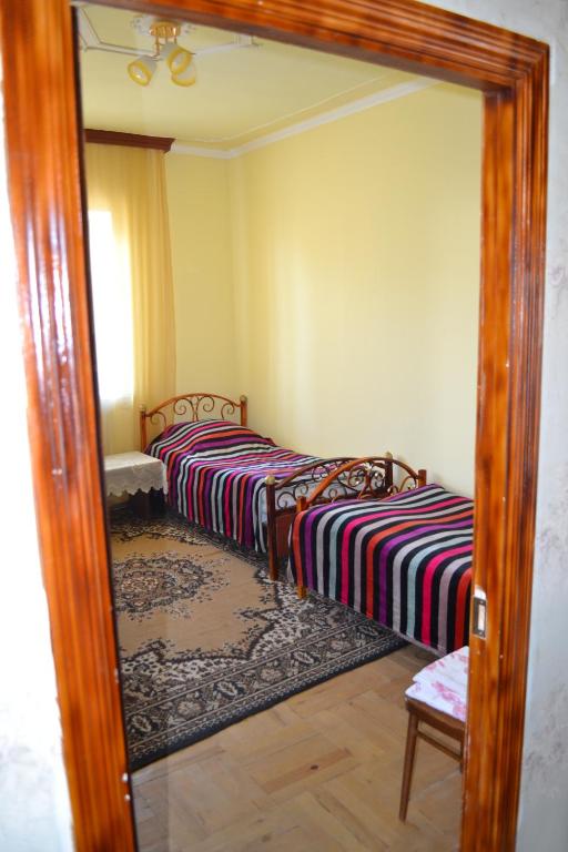 Postel nebo postele na pokoji v ubytování Serik & Geora Guesthouse