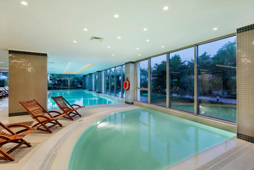 Bazén v ubytování Sunis Elita Beach Resort Hotel & SPA nebo v jeho okolí