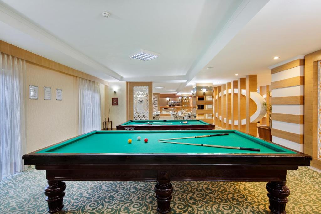 Biliár nebo kulečník v ubytování Sunis Elita Beach Resort Hotel & SPA