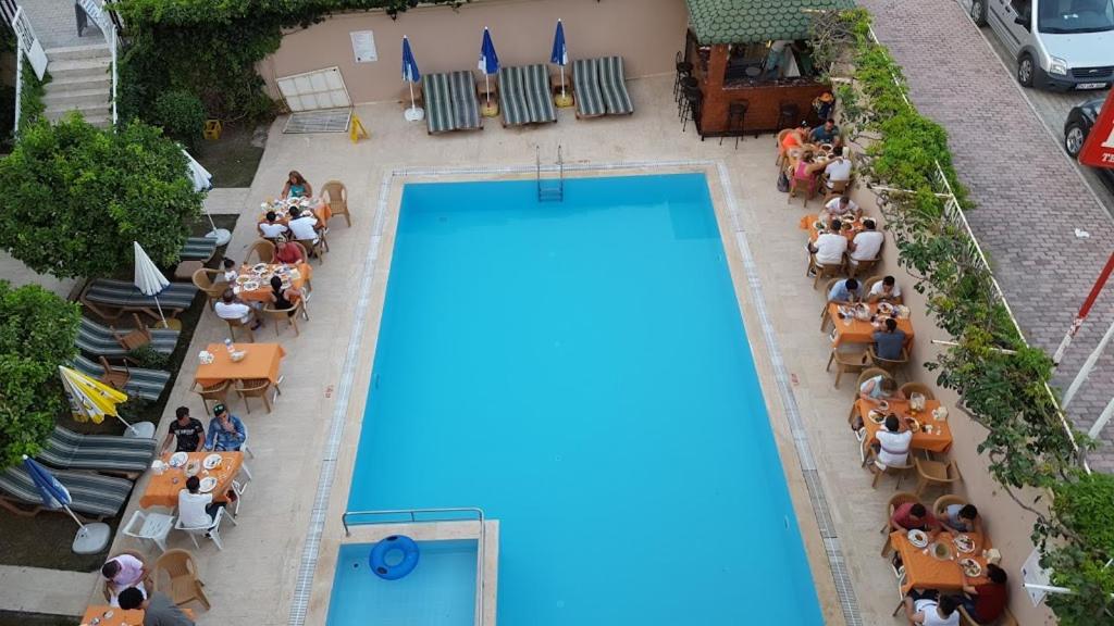 Bazén v ubytování Caner Hotel nebo v jeho okolí