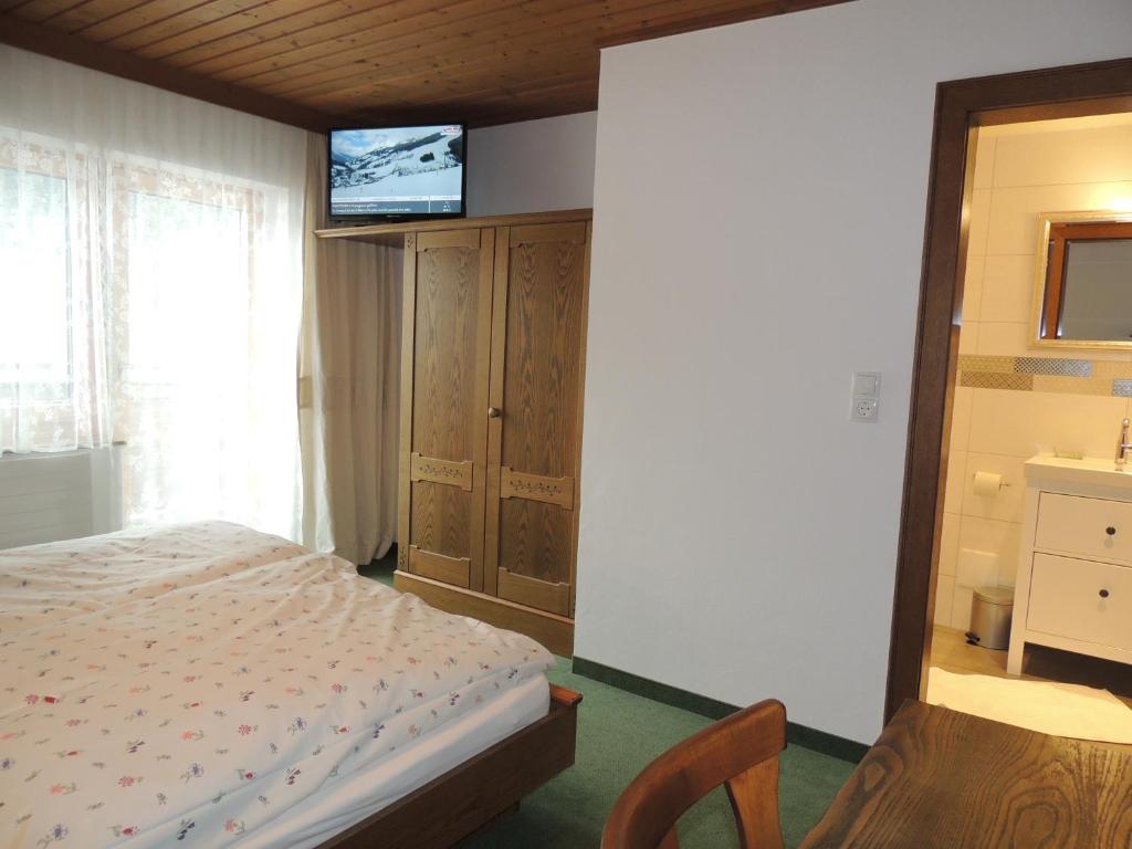 Postel nebo postele na pokoji v ubytování Pension Forsthof