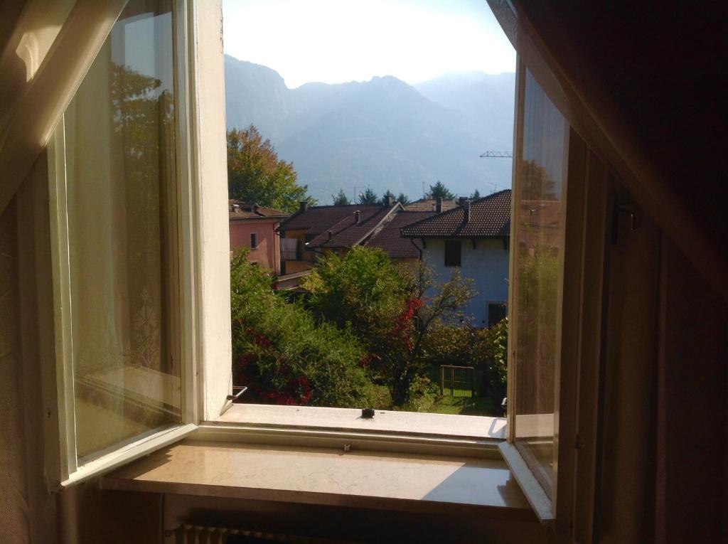 Výhľad na hory alebo výhľad na hory priamo z of the bed and breakfast