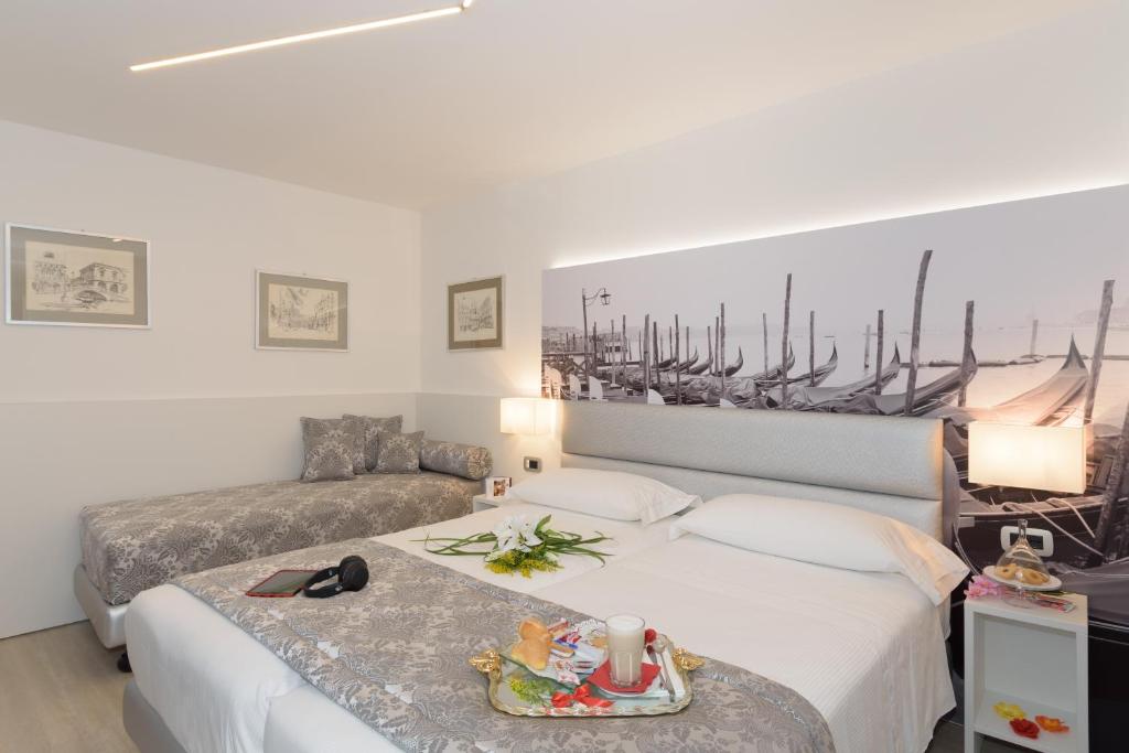 Postel nebo postele na pokoji v ubytování UNAHOTELS Ala Venezia-Adults 16