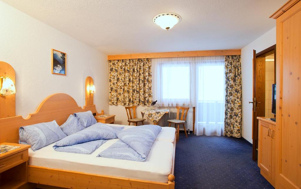 Postel nebo postele na pokoji v ubytování Gästehaus Helga