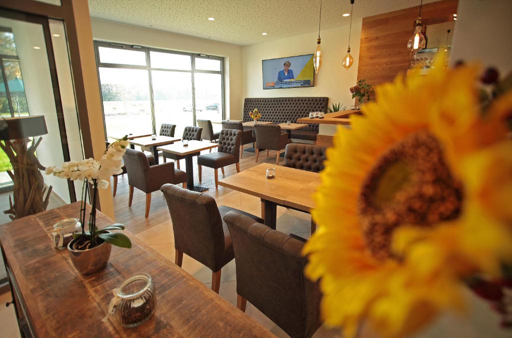 TV a/nebo společenská místnost v ubytování Hotel Weinhaus Möhle