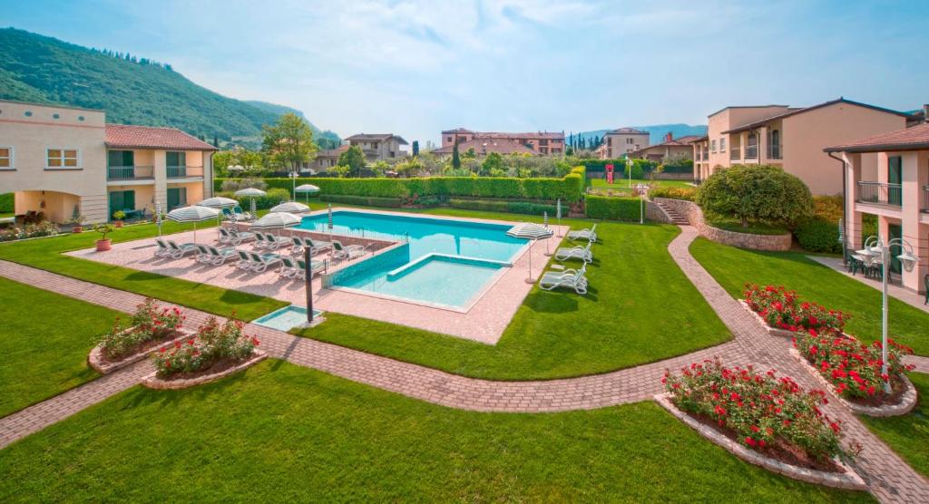 Condo Hotel Res Corte Delle Rose, Garda, Italy - Booking.com