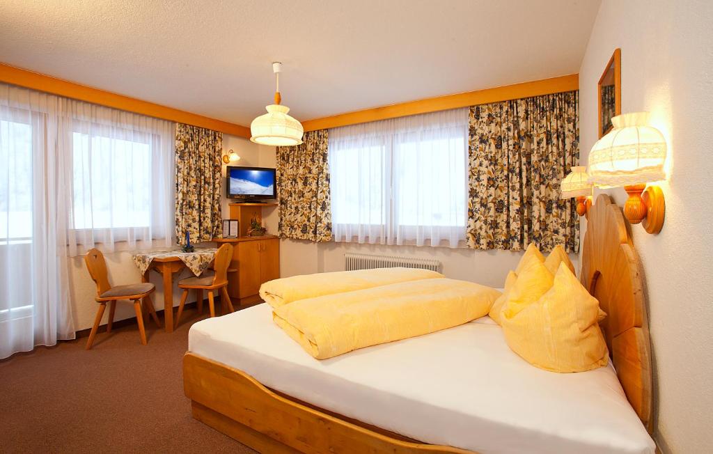Postel nebo postele na pokoji v ubytování Gästehaus Helga