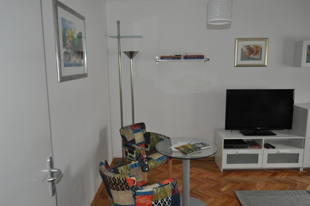 Televízia a/alebo spoločenská miestnosť v ubytovaní MZ Apartment