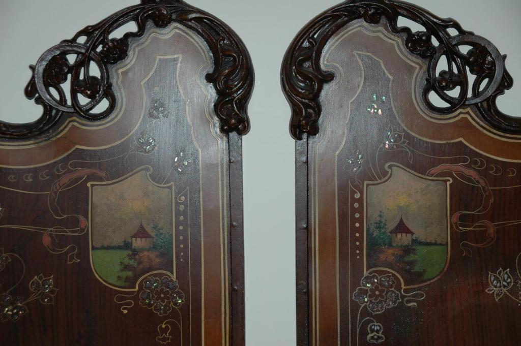 a pair of doors with paintings on them at B&B Casa Ruffino in Balestrate