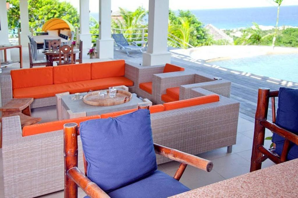 Posezení v ubytování Luxury Villa sleeps 6, Beach Access, Montego Bay
