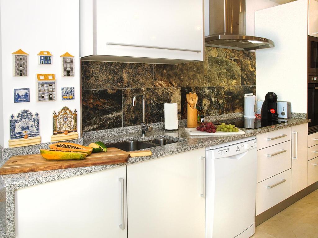 HENRI'S APARTMENTS - Pateo de Santo António - 7