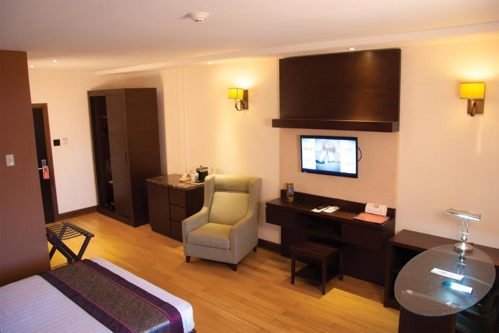Herdmanston Lodge Hotel - Executive Queen Room With Balcony