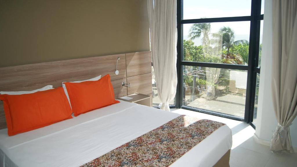 Cama ou camas em um quarto em Littoral Hotel