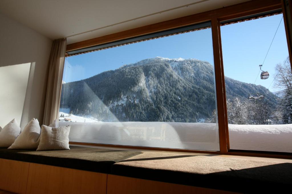 Nespecifikovaný výhled na hory nebo výhled na hory při pohledu z hotelu