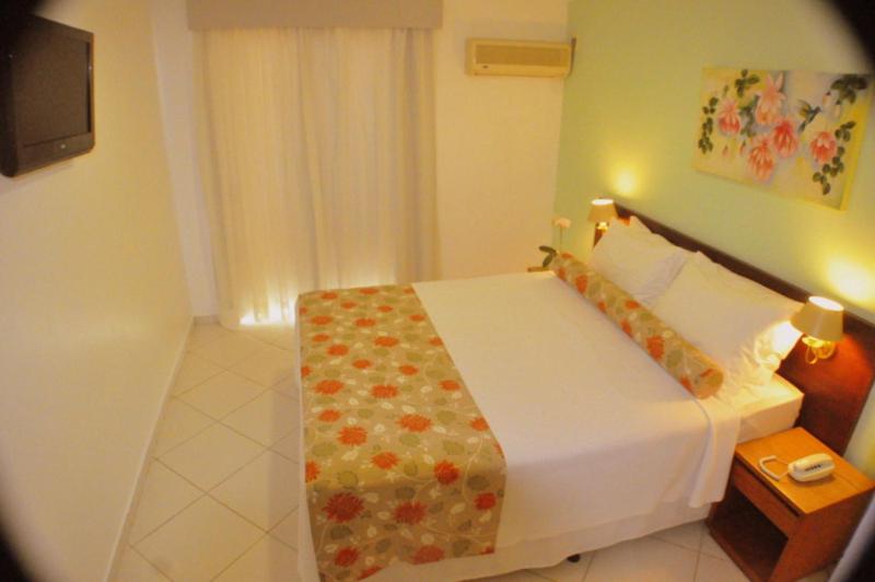 Hotel Torremolinos tesisinde bir odada yatak veya yataklar